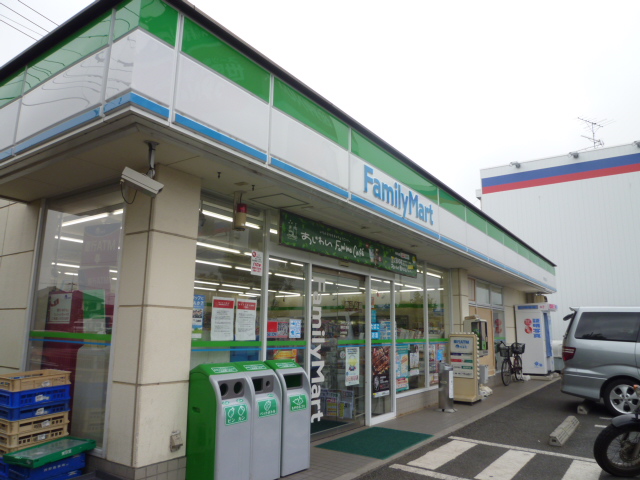 Convenience store. FamilyMart Toda Honcho store up (convenience store) 427m