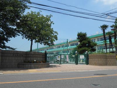 Primary school. 380m number of students to Toda Higashi Elementary School: 566 people 18 class