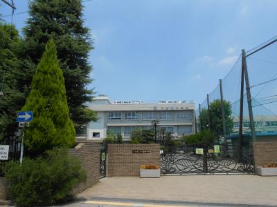 Junior high school. 220m number of students to Toda East Middle School: 393 people 12 class