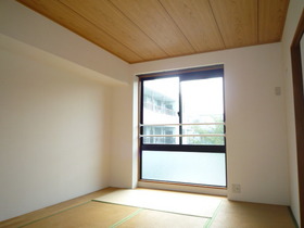 Living and room. Tatami will Omotegae
