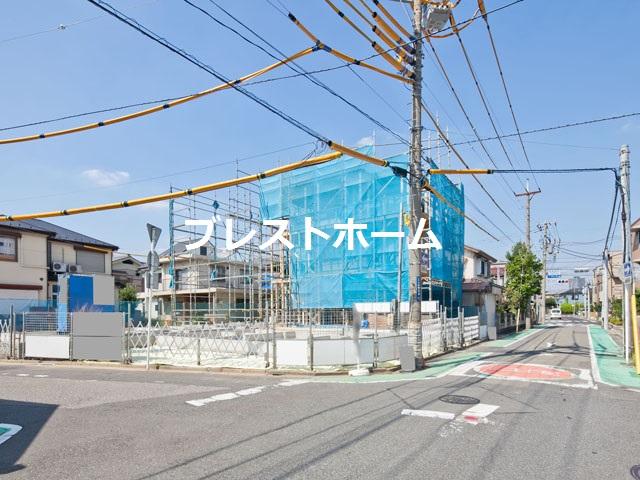 Local photos, including front road. Local appearance photo