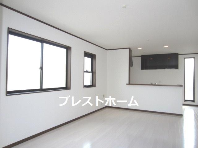 Same specifications photos (living)