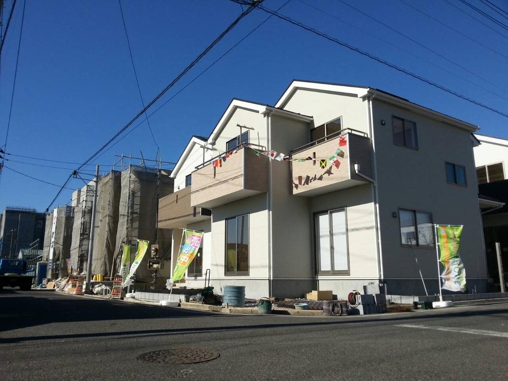 Local photos, including front road. Local (11 May 2013) Shooting