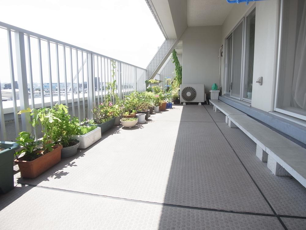 Balcony. Local (July 2013) Shooting