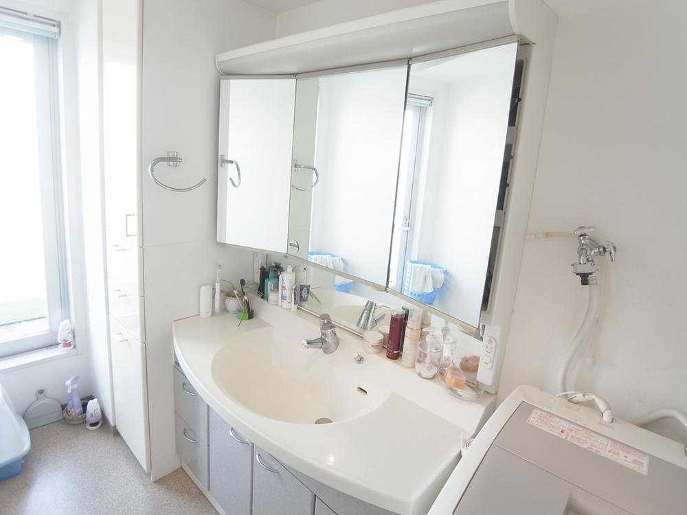 Wash basin, toilet. Indoor (July 2013) Shooting