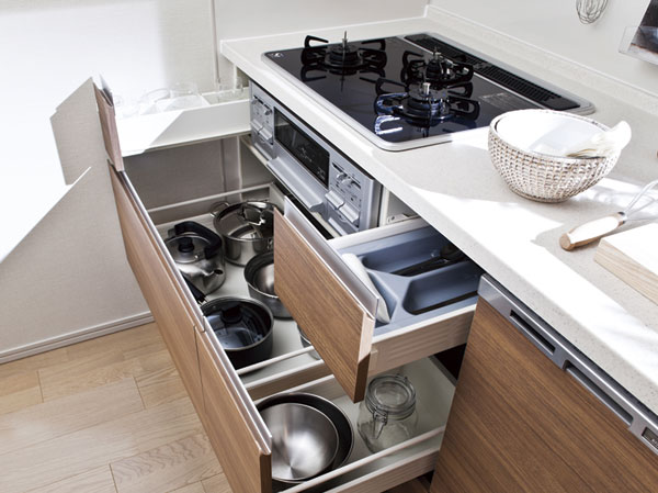 Kitchen.  [Slide storage] Adopt a slide storage that can organize such a large pot of kitchen efficiently. Because it can be housed in a drawer as far as it will go, And convenient specification organize easier.