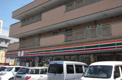 Convenience store. Seven-Eleven Toda Nizo Nitta store up (convenience store) 182m