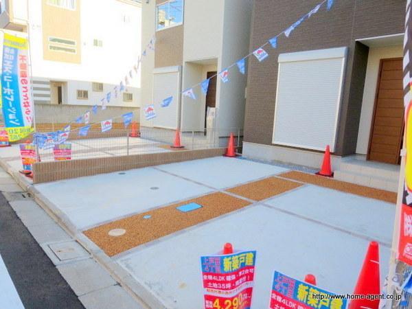 Parking lot. Parking spaces loose