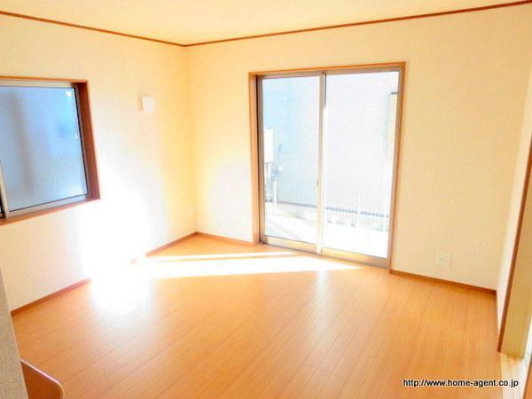 Living. Bright living