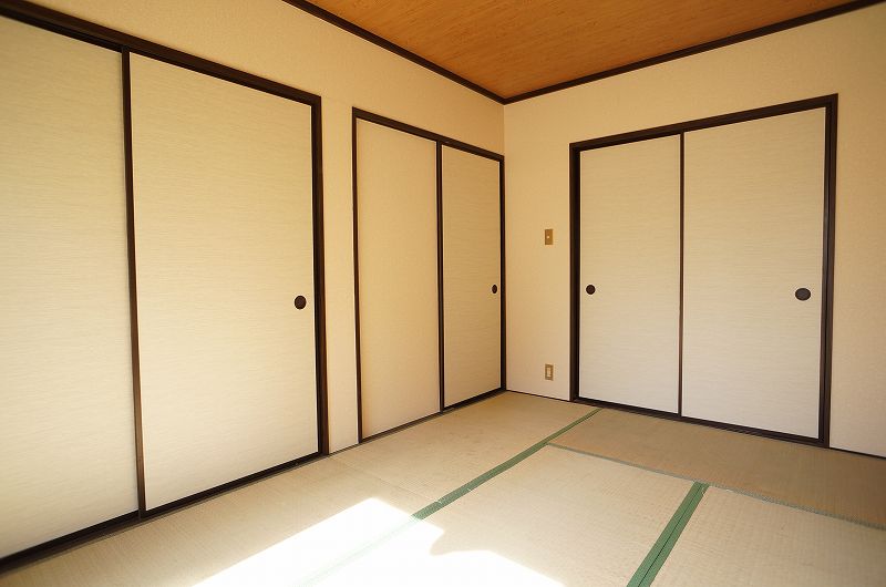 Living and room. Japanese-style room 6 quires