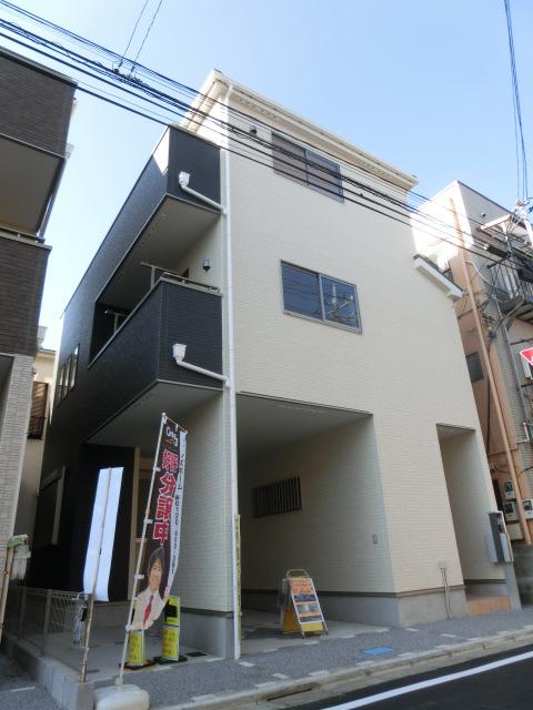 Local appearance photo. Local (12 May 2013) Shooting