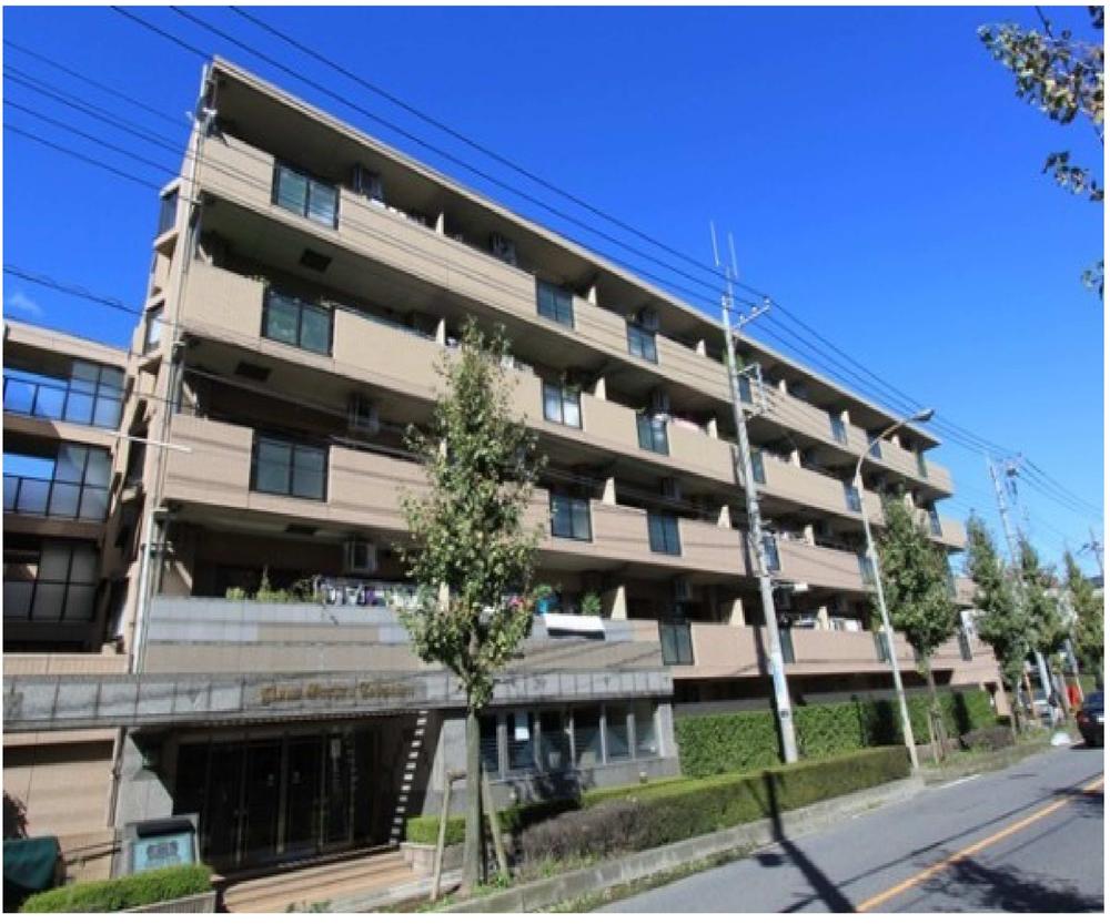Local appearance photo. There a large apartment of all 105 units. It has become a very beautiful state already because it is pre-renovation.
