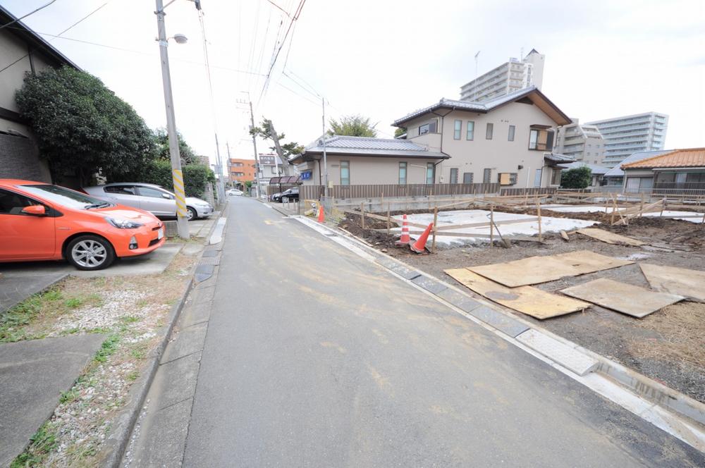 Local photos, including front road. Local (11 May 2013) Shooting