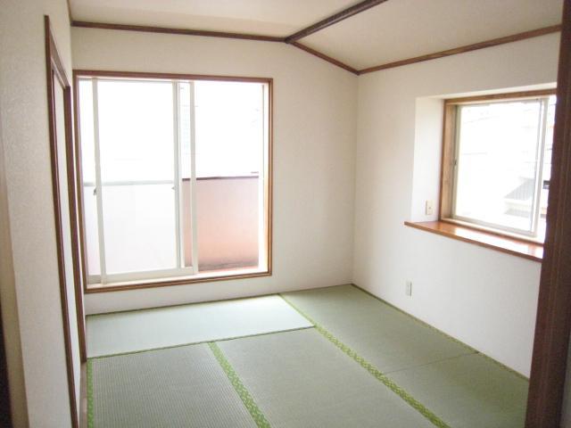Non-living room. 2F Japanese-style room. It was tatami mat replacement.