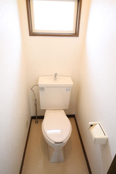 Toilet. 2F toilet.