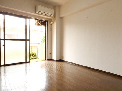Living and room. Nanyang room