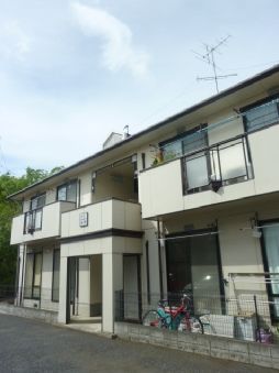 Building appearance. Popular 1 floor 2 units, Medium stairs type! All households angle room