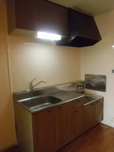 Kitchen. kitchen. Large sink, Work is also a faucet of simple single lever.