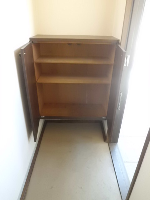 Entrance. With cupboard.