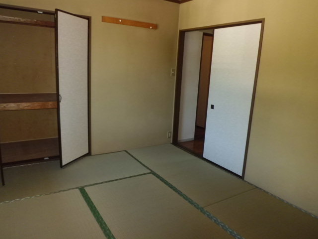 Other room space. Entrance aside 6-mat Japanese-style room. Storage of about between 1 plenty of three-stage.
