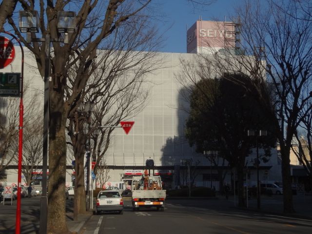 Shopping centre. Seiyu until the (shopping center) 450m