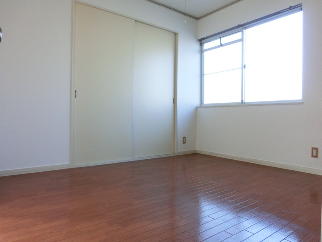 Other room space. 6 Pledge Western-style. There is also you can effectively use the room storage.