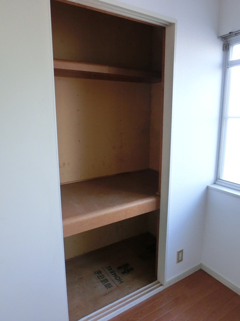 Receipt. Western-style housing. Since the sliding door you can effectively use the width of the room