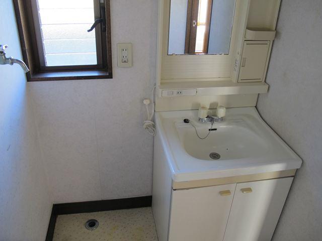 Wash basin, toilet