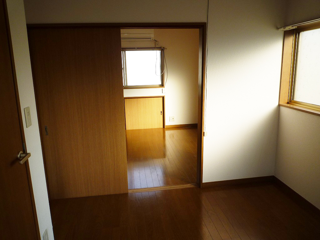 Other room space. Overlooking the Western-style from DK