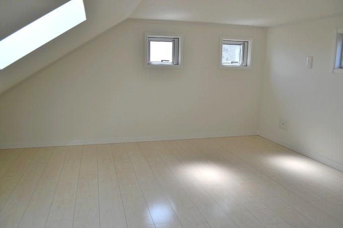 Receipt. Indoor (11 May 2013) shooting attic storage