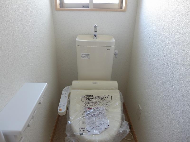 Toilet. Local (November 28, 2013) Shooting