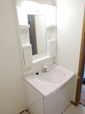 Washroom. Independent wash basin