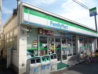Convenience store. 950m to Family Mart (convenience store)