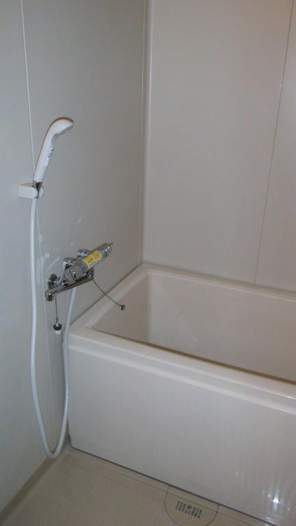 Bath. Easy-to-use thermostat faucet