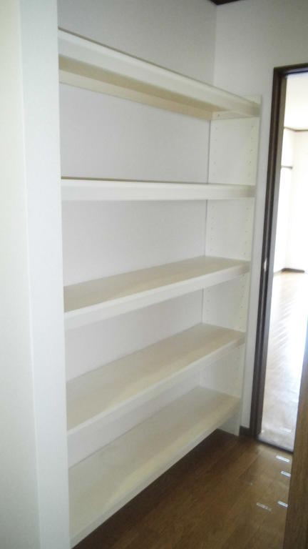 Receipt. Hallway storage rack