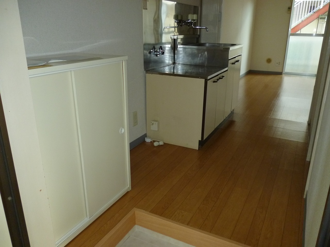 Entrance. With a shoe box