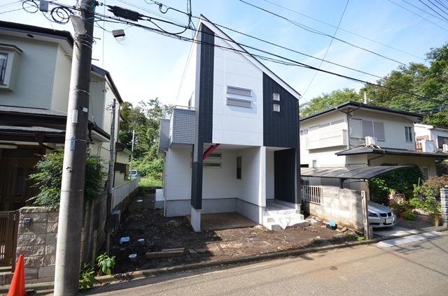 Local appearance photo. Land 32 square meters, Shaping area of ​​newly built single-family. Building without open on the site west, Also is a living environment that feels familiar nature. 