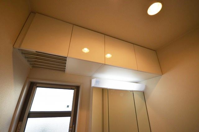 Receipt. Vanity upper receiving