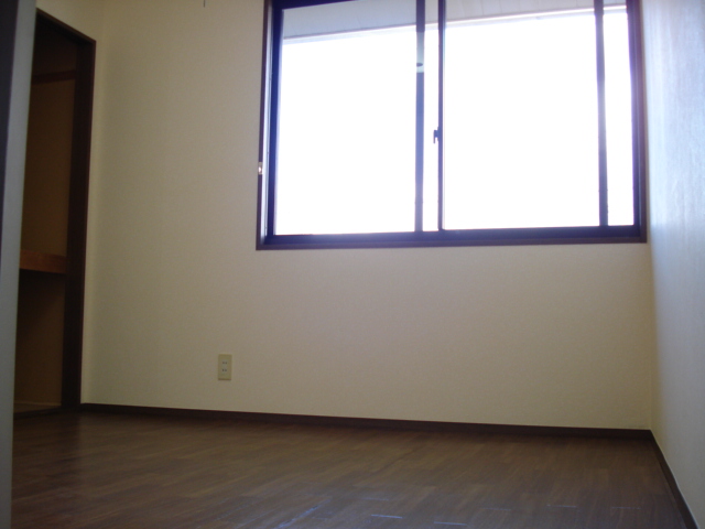 Other room space. Of the second floor 4.5 Pledge Western-style. There is also a storage space.