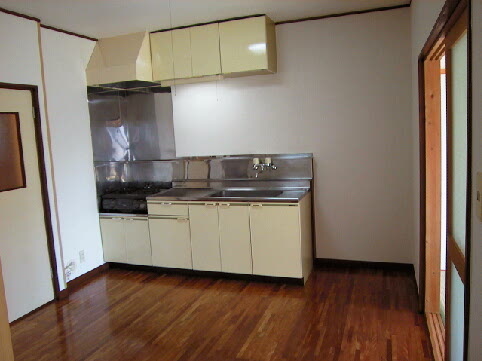 Kitchen. Gas stove installation Allowed. There is also a refrigerator space in the sink next to.