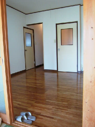 Living and room. 6.5 Pledge of DK. A central location of the room.