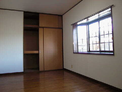 Other room space. 6 Pledge Western-style. Bright Western-style with a bay window. Storage There is also a convenient.