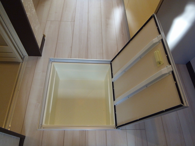 Kitchen. Underfloor Storage