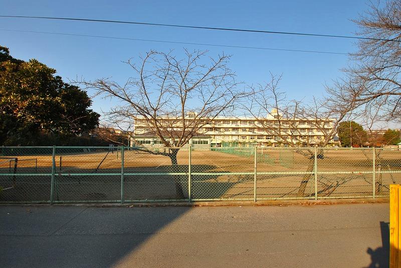 Junior high school. Tokorozawa Municipal Koyo until junior high school 740m