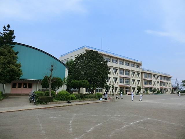 Primary school. Tokorozawa Municipal Nishitomi to elementary school 1049m