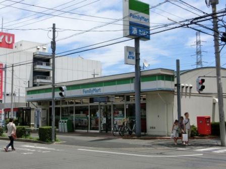Convenience store. 500m to Family Mart (convenience store)