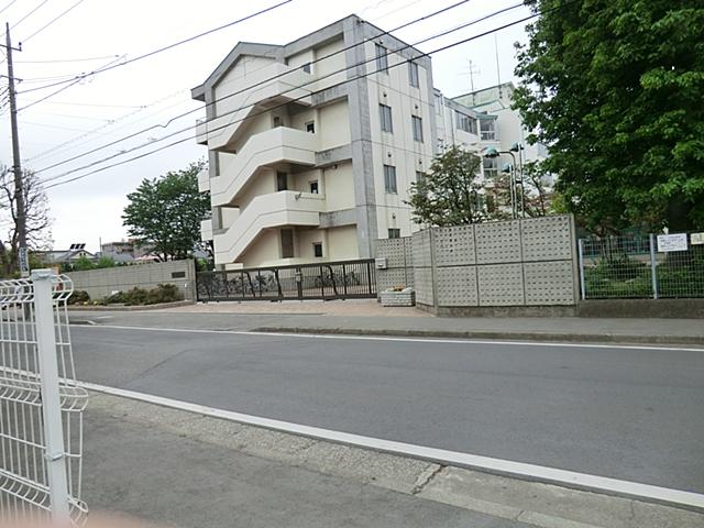 Primary school. Tokorozawa Municipal Higashitokorozawa to elementary school 730m