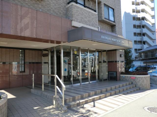 Entrance. Common areas