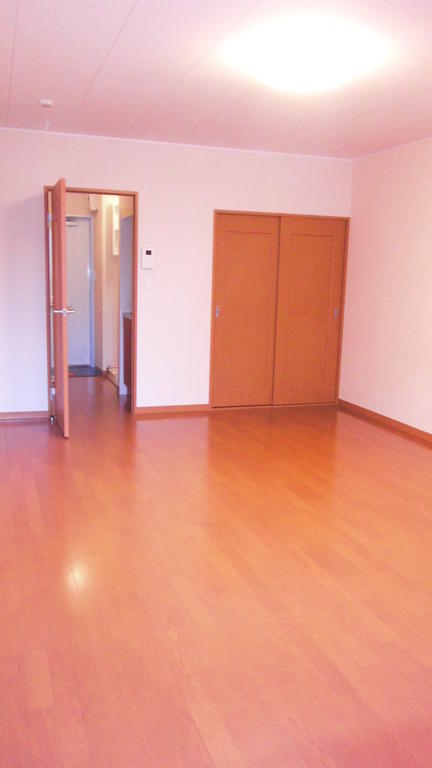 Living and room. 10 Pledge of large room ・ Two residents also negotiable