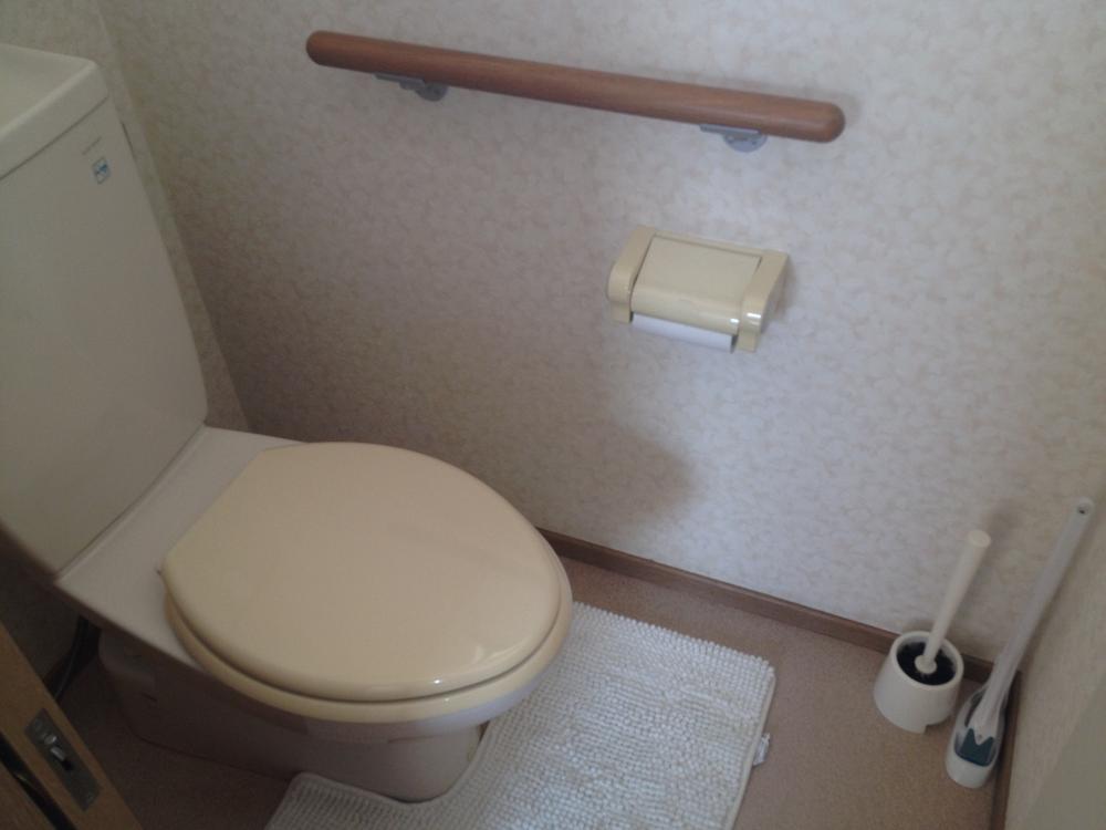 Toilet. Second floor toilet (October 2013) Shooting